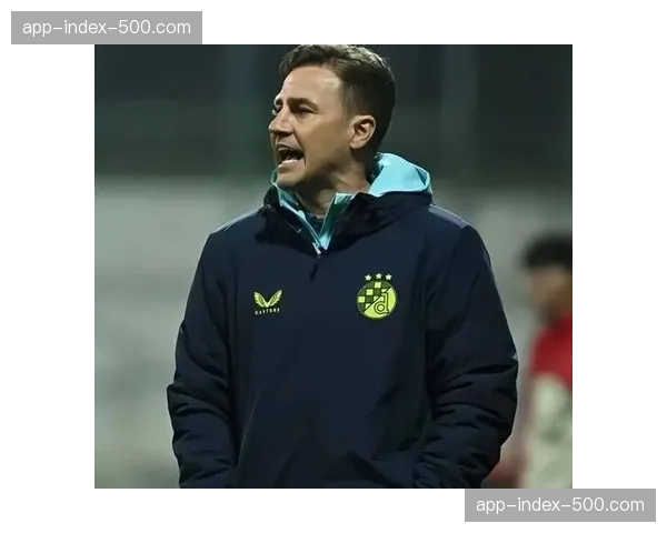 前世界足球先生造访国际米兰训练基地,与球员互动 前世界足球先生造访国际米兰训练基地,与球员互动