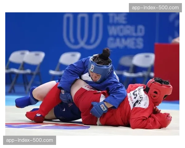 资格赛突发状况：哈萨克斯坦选手试举后晕眩，现场医疗团队紧急处置